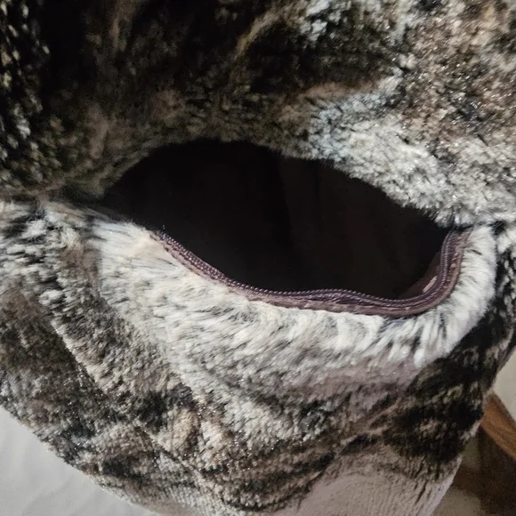 Elegant Faux Fur Women's Coat Poncho Style by ELENA WANG Size Medium - Picture 8 of 11